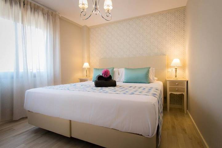 Appartamento intero, H2M Suites 2 bedroom with rooftop terrace in Malaga Centro, Malaga