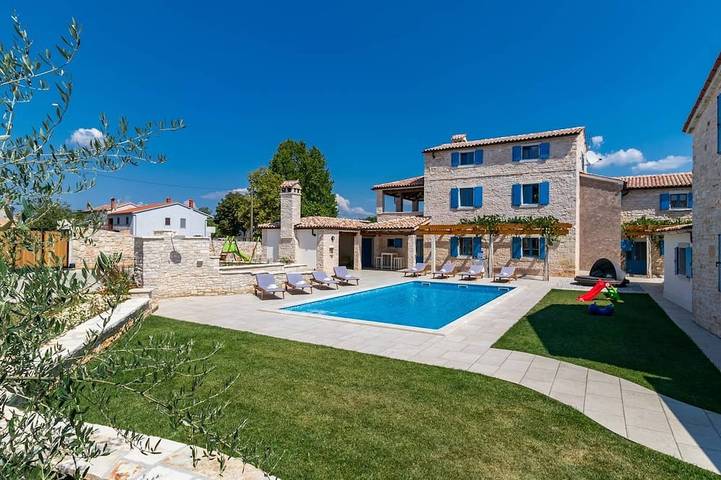 Ferienhaus für 20 Personen, mit Pool und Terrasse sowie Garten