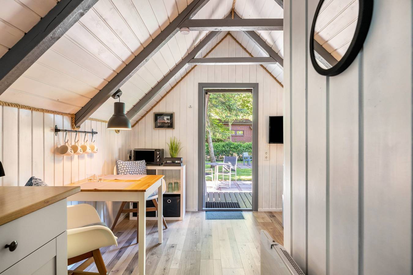 Entire vacation apartment, Tiny Home 'Vogelkoje' with Shared Terrace, Shared Garden and Wi-Fi in Emmelsbüll-Horsbüll, North Friesland