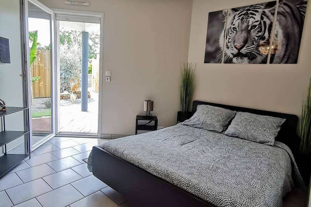 Villa with heated pool, spa, large children's play area in Saint-Médard-en-Jalles, Región de Burdeos