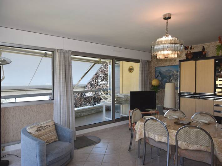 Ferienwohnung für 4 Personen, mit Balkon und Pool sowie Seeblick