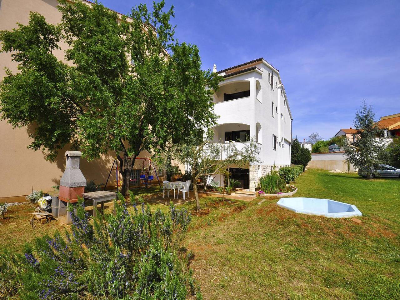 Ganze Wohnung, Ferienwohnung für 5 Personen mit Terrasse in Stinjan, Pula