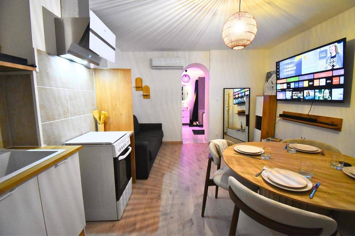Appartement entier, Le Sanctuaire Hirson, Spa Privatif, Sauna in Hirson, Aisne