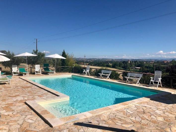 Appartamento per 4 persone, con Giardino e Piscina nonché Panorama a Montemarciano