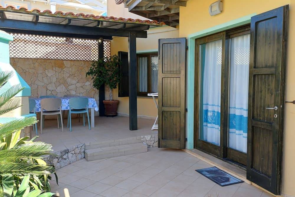 Casa Iride - a breath away from the sea A stone's throw from paradise in Chia, Domus De Maria