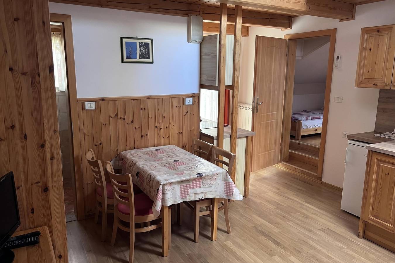 Ganze Wohnung, Ferienwohnung für 4 Personen mit Balkon in Innerkrain-Karst