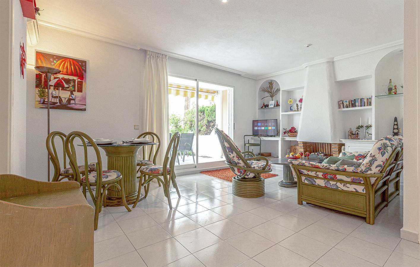 Apartamento vacacional entero, Moderno apartamento con piscina y terraza, a 2 km de la playa in Playa Moncayo, Guardamar del Segura