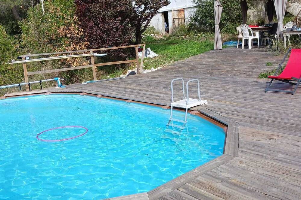Atypical house with swimming pool in Luberon Cigales & Lumière in La Bastide-des-Jourdans, Parque natural regional del Luberon