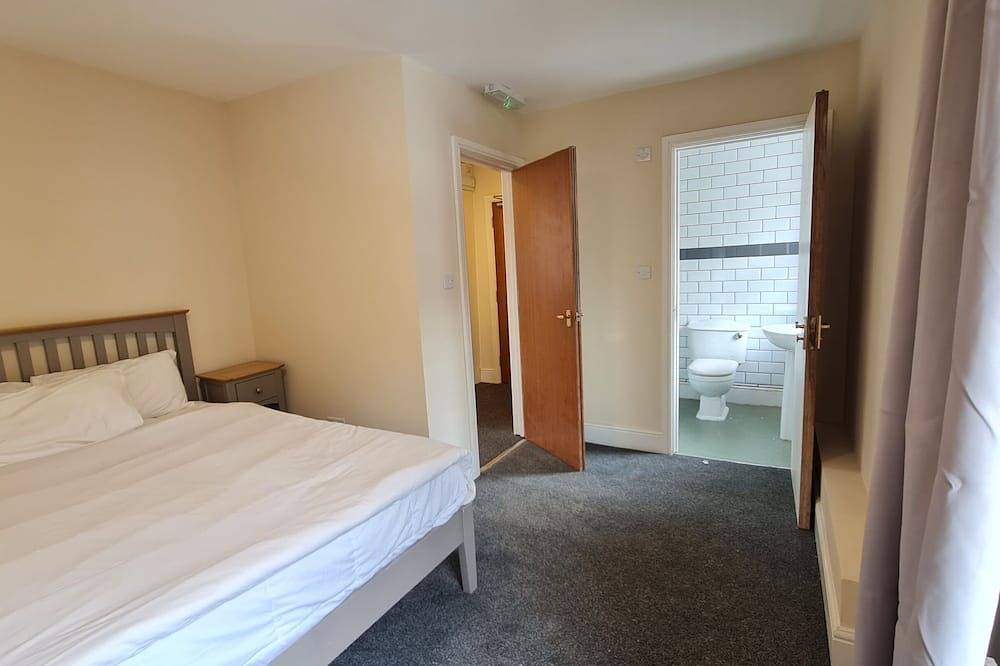 Entire apartment, Comfort studio apartment with private bathroom in Ashford, Ashford region