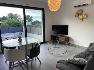 Gîte pour 3 personnes, avec vue ainsi que jardin et terrasse, animaux acceptés à Le Puy-Sainte-Réparade