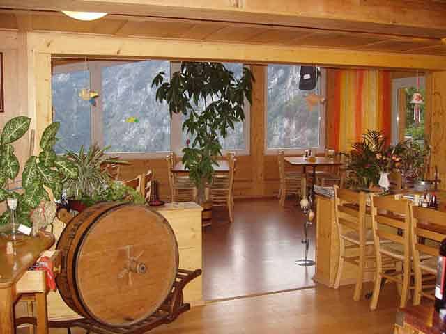 Berggasthaus Obbort - Massenlager mit 14 Betten in Linthal (Glarnerland), Glarus Süd
