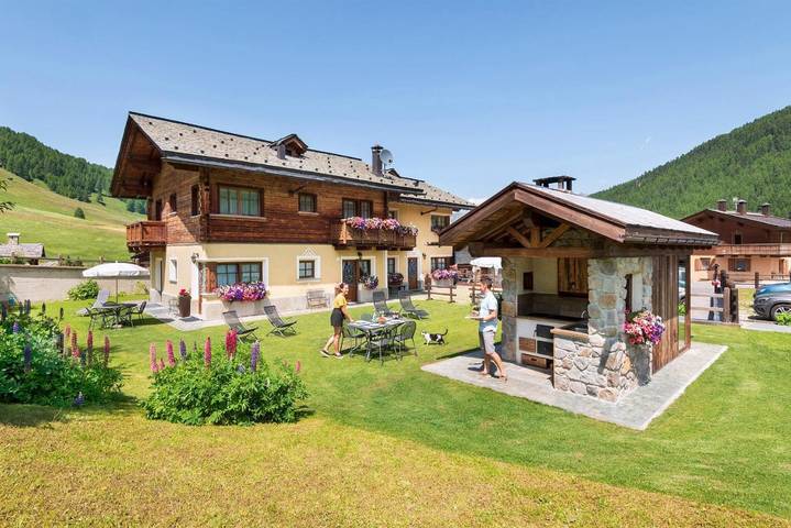 Chalet voor 4 personen, with uitzicht and sauna as well as tuin in Livigno