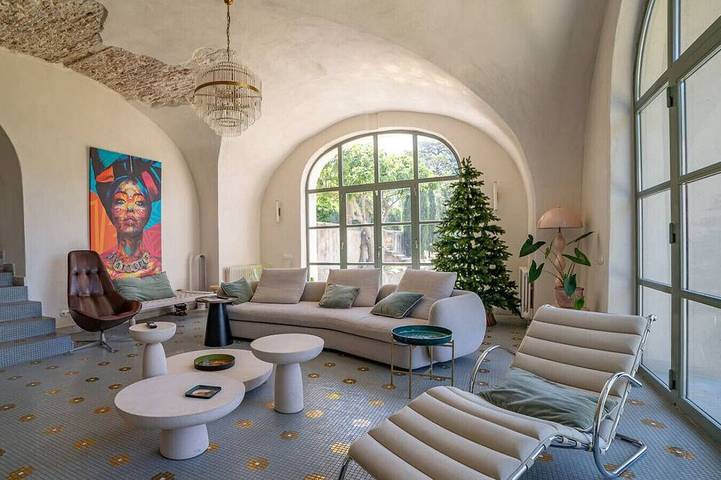 Château pour 12 personnes, avec jardin dans le Gard - 4