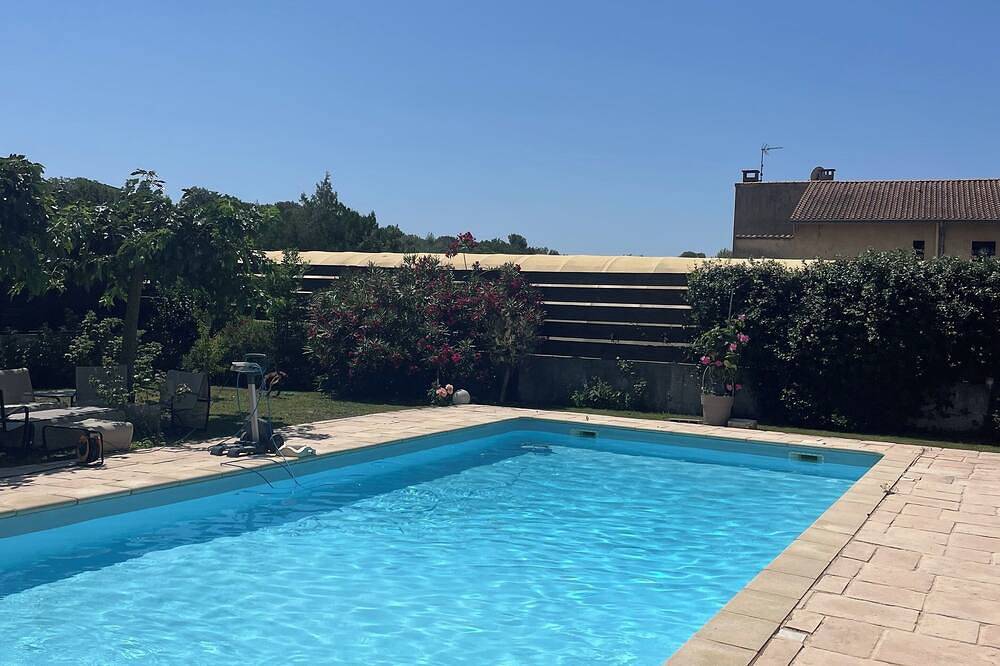 Beautiful house in Vallence, with large swimming pool and air-conditioning in night area in Valence, Valence region