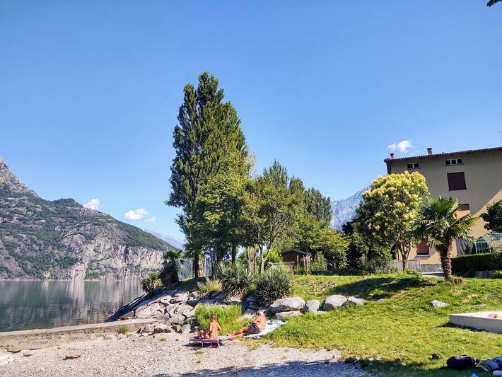Ferienwohnung für 6 Personen, mit Balkon und Terrasse sowie Garten und Seeblick in Verceia