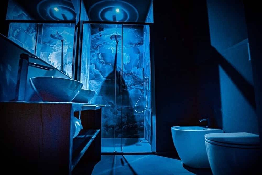 Brand new villa! Infinity heated pool with whirlpool massage and stunning view in Passignano sul Trasimeno, Lago Trasimeno