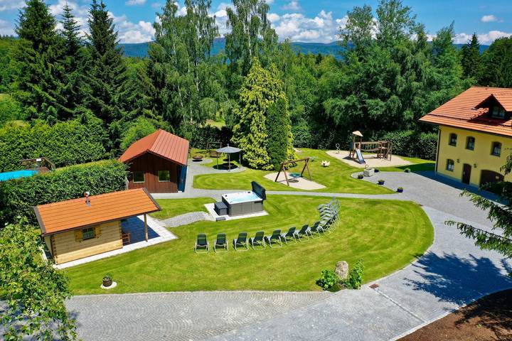 Ferienhaus für 40 Personen, mit Sauna und Whirlpool sowie Garten in Sankt Oswald-Riedlhütte - 2