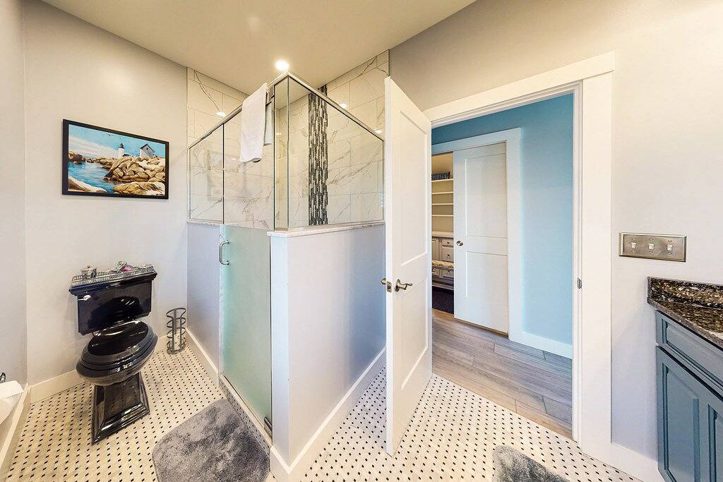 Stunning & luxurious ocean-view home with balcony & W/D in Ogunquit, York County