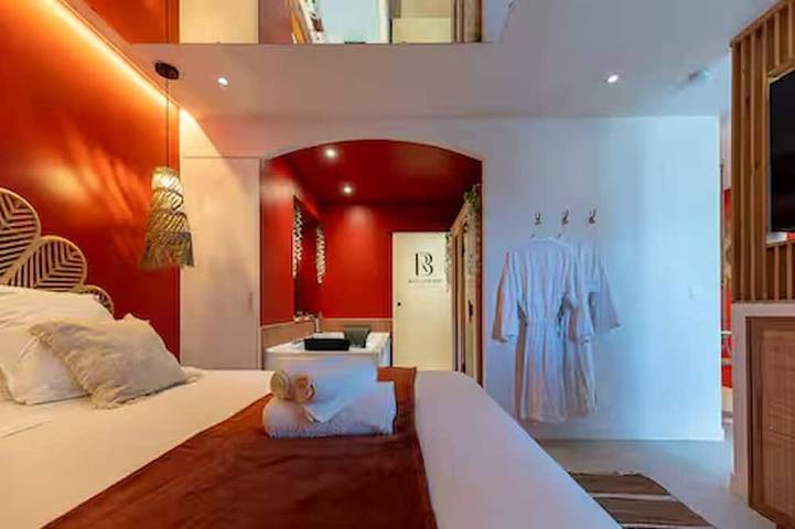 Apartamento entero, Wellness Suite- Unlimited Access to Private Spa & Sauna - Massage- King-Size Bed in Château-Thierry, Aisne