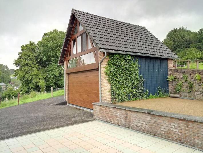 Gîte pour 2 personnes, avec Jacuzzi et Terrasse ainsi que Jardin et Vue à Comblain-au-Pont