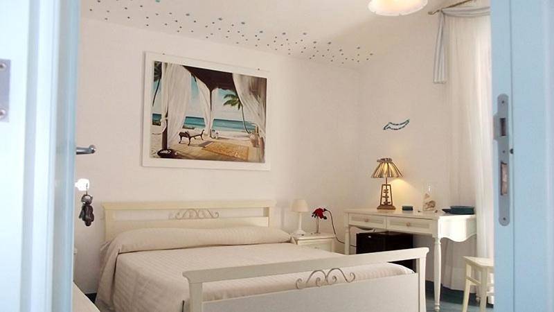 Large Double or Twin Room in Isola del Giglio