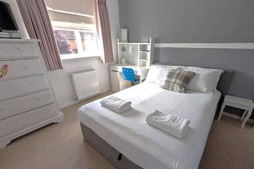 Holiday Home for 5 People in Chichester, West Sussex, Photo 2