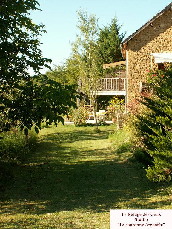 Gîte pour 2 personnes, avec jardin ainsi que piscine et terrasse à Saint-Léon-sur-Vézère - 3
