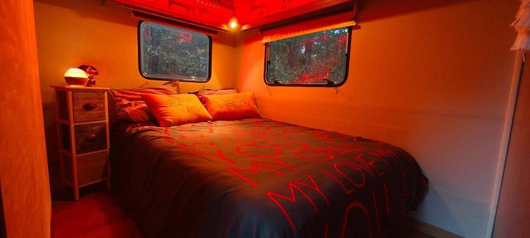 Location de vacances pour 4 personnes, avec jardin ainsi que terrasse et vue, animaux acceptés à Grézet-Cavagnan