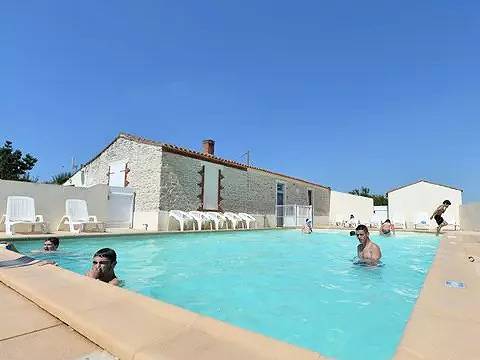 Camping pour 6 personnes, avec piscine au Parc Naturel Régional du Marais poitevin