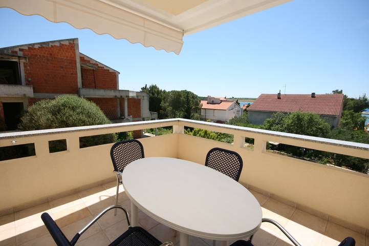 Smještaj za odmor za 4 osoba, s balkon/terasa u Novalja