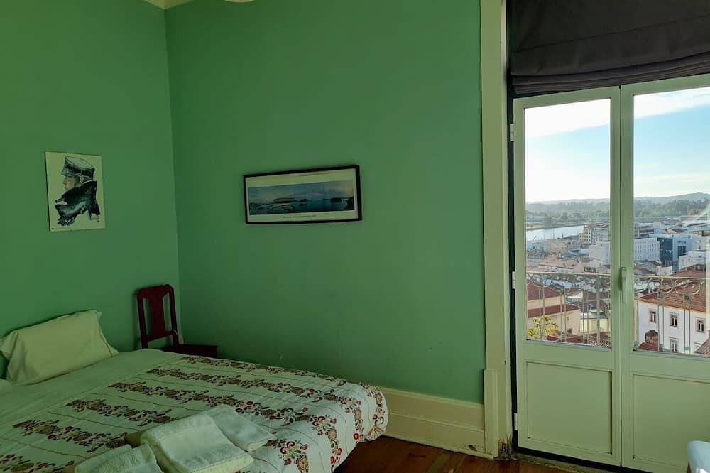Ganze Wohnung, 4 Bedroom apartment that offers a wonderful view of Coimbra and Mondego river. in Almedina, Coimbra
