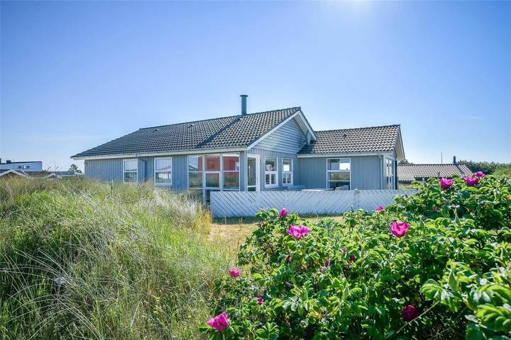 Ferieudlejning for 8 personer, med Jacuzzi og Terrasse samt Sauna i Lakolk