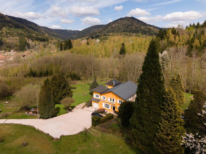 Ganze Wohnung, Gîte Forestier Du Moulin für 10 Personen: Bergblick, private Terrasse und Wlan in Raon-sur-Plaine, Sankt Didel