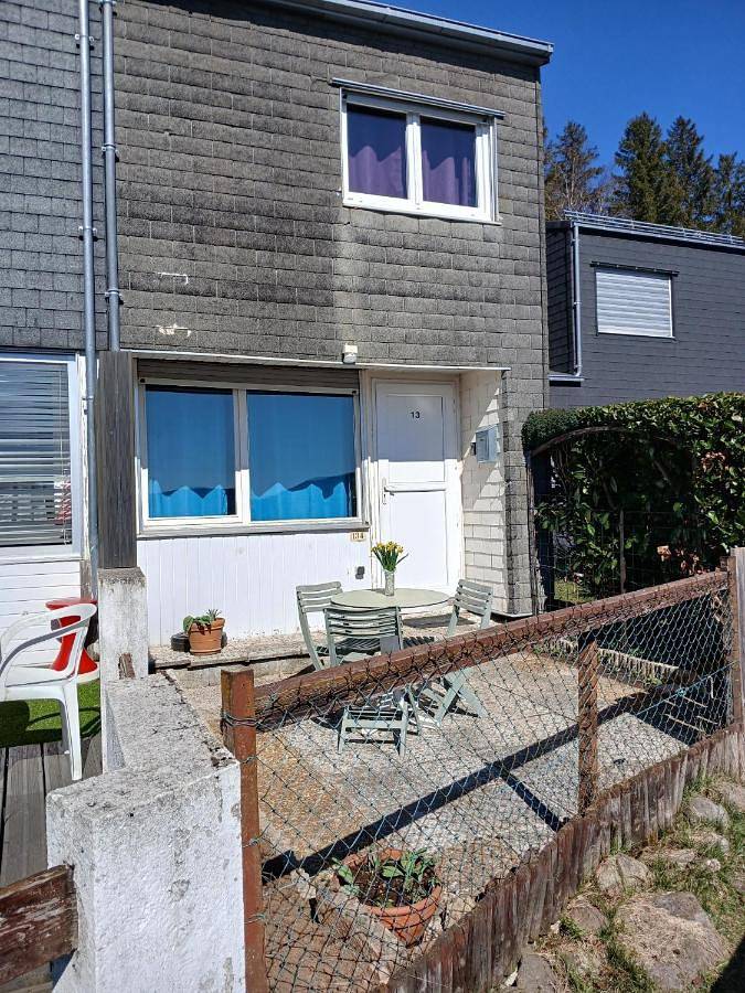 Location de vacances pour 4 personnes, avec vue ainsi que terrasse et jardin dans La Banne d'Ordanche - 2
