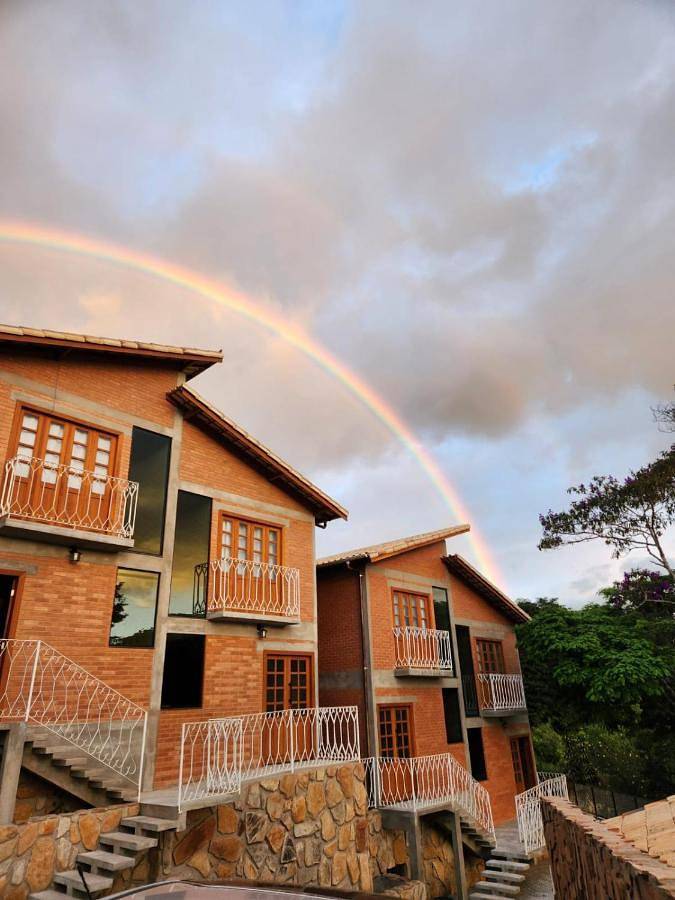 Villa para 4 pessoas, com vista e balcão, adaptado a crianças em Lima Duarte
