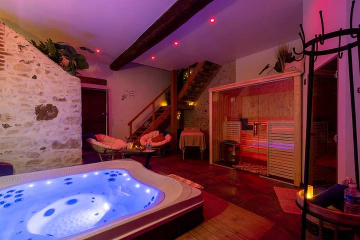 Chambre d’hôte pour 2 personnes, avec Jacuzzi et Terrasse ainsi que Jardin et Sauna dans Chamvres