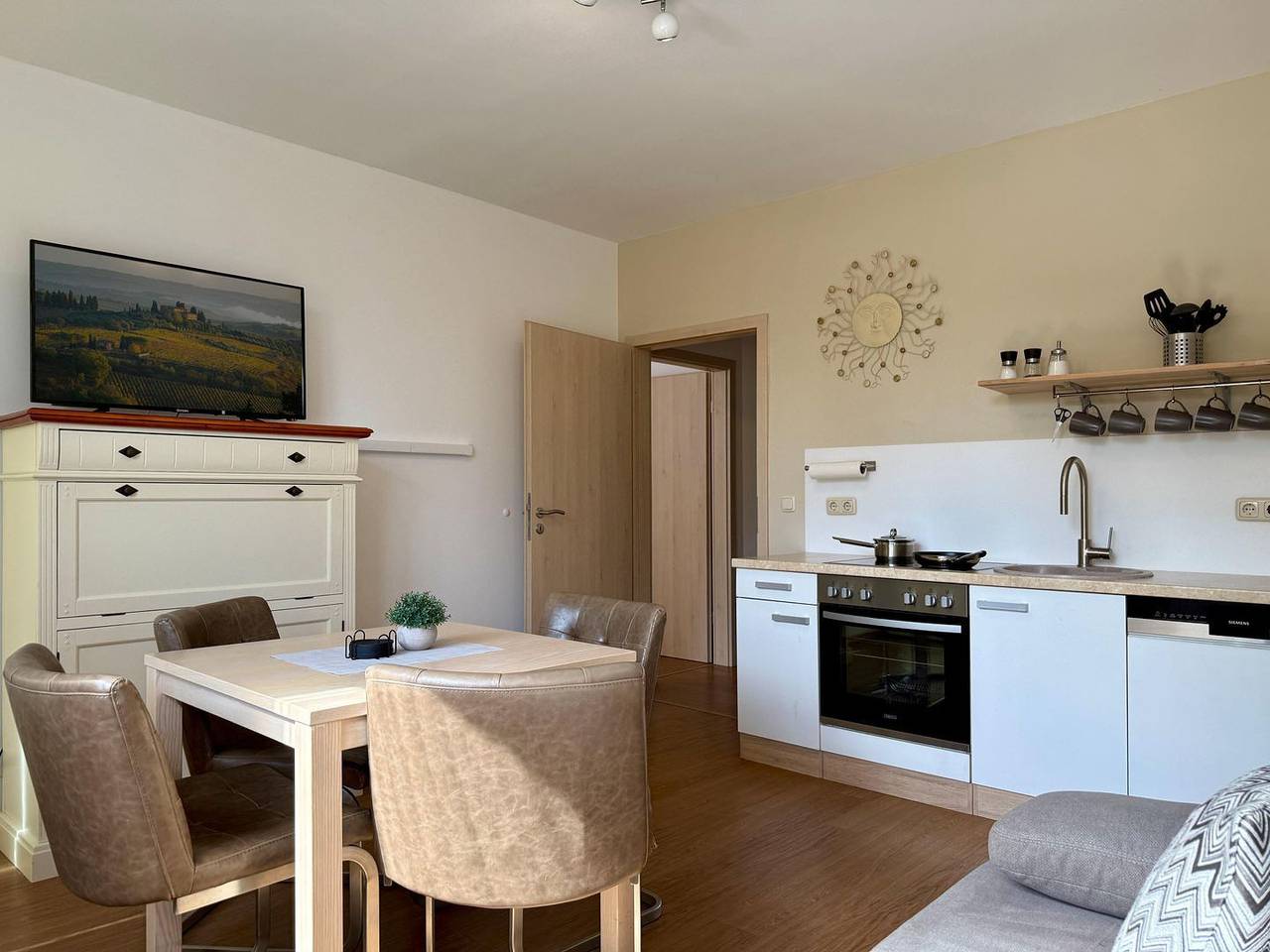Ganze Wohnung, Komfortable Ferienwohnung mit Terrasse und Gartenzugang in ländlicher Umgebung in Neu Hirschburg, Ribnitz-Damgarten