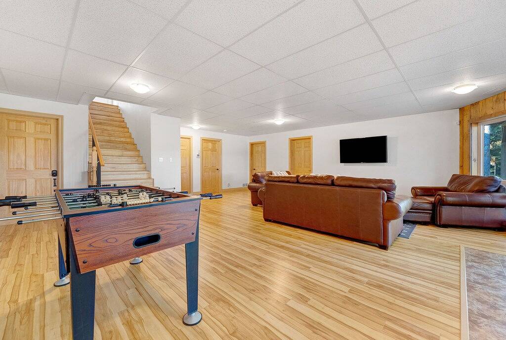 Beautiful Large 5bed 4bath Lake house in Bancroft! in Bancroft, Ontario