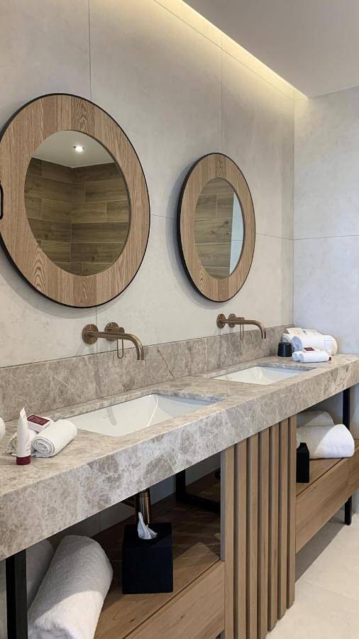 Hôtel pour 4 personnes, avec piscine ainsi que jardin et sauna à Limonest - 2