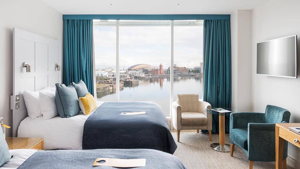 Standard Twin Room with Balcony - Accessible in Cardiff Bay, Cardiff