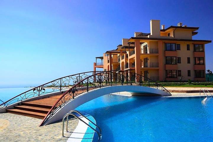 Apartahotel para 4 personas, con piscina y jardín, Se admiten mascotas en Bulgaria
