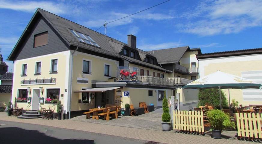 Hotel für 4 Personen, mit Terrasse und Garten in Barweiler