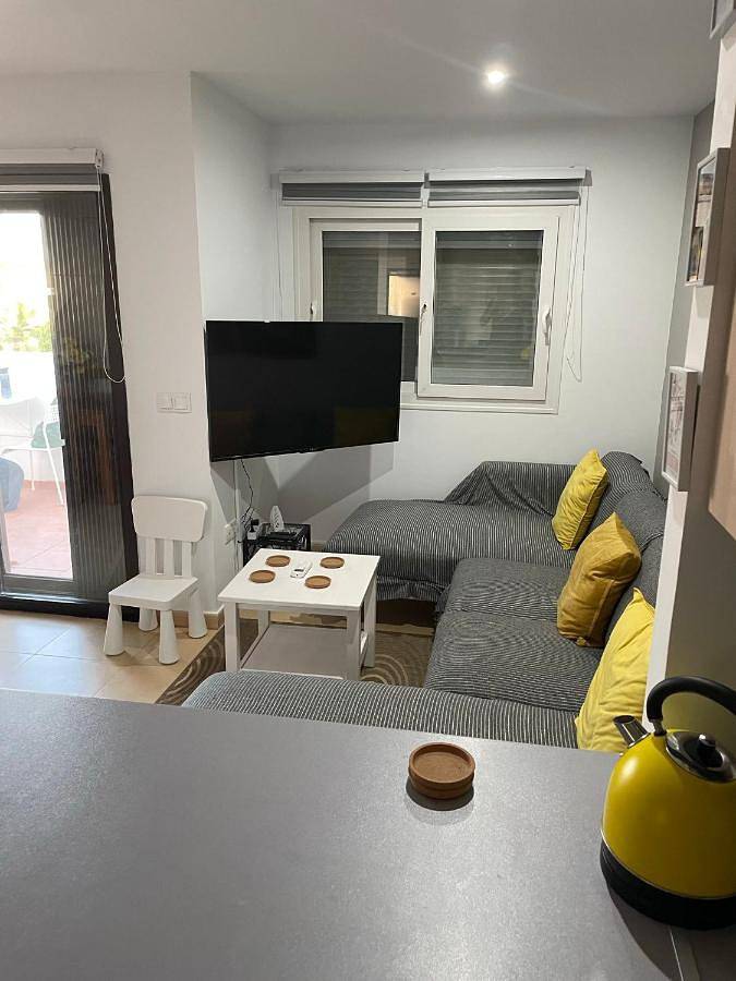 Apartamento de vacaciones para 4 personas, con piscina para niños y jardín además de piscina y vistas - 1