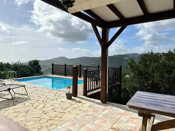 Gîte pour 2 personnes, avec piscine à Rivière-Pilote
