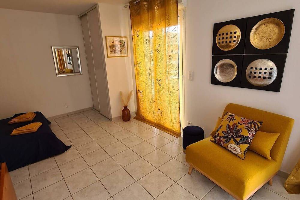 Entire apartment, Studio in Moriani town center, beach, sea and shops nearby in Moriani-Plage, Corte region