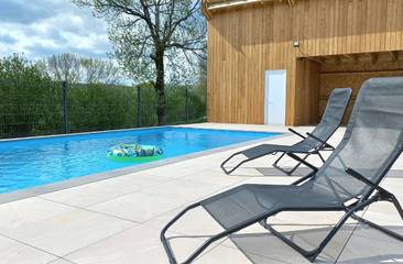 Gîte pour 12 personnes, avec jardin ainsi que terrasse et piscine à Paulhenc
