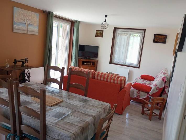Gîte pour 8 personnes, avec Balcon et Terrasse ainsi que Jardin et Vue à Saint-Laurent-du-Cros