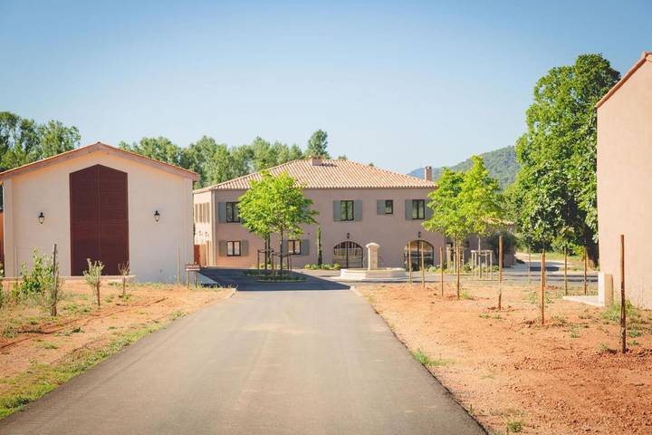 Hôtel pour 2 personnes, avec jardin et vue à La Roquebrussanne - 2