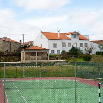 Gîte pour 16 personnes, avec jardin et terrasse à Gouveia