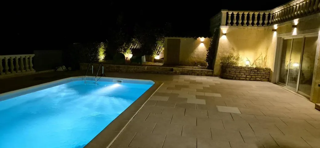 Alojamiento y desayuno para 3 personas, con jardín además de terraza y piscina, Se admiten mascotas - 1